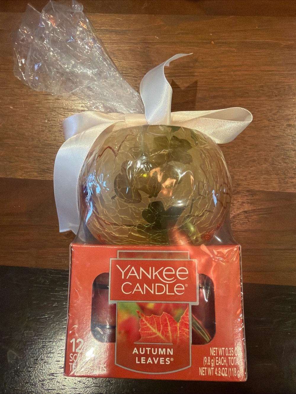 Yankee Candle gift item (autumn leaves)   12 tea lites.